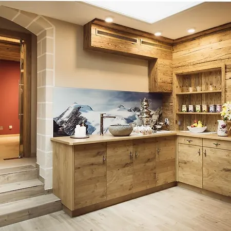 Aktiv & Vitalhotel Bergcristall 4*